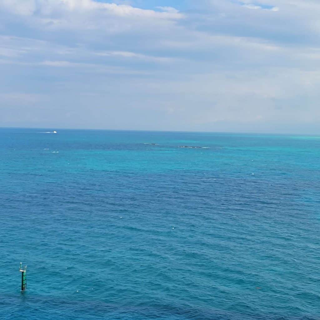 Beautiful Turquoise blue water in the Bahamas